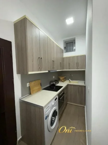 Tirane, jepet me qera apartament 1+1 Kati 3, 50 m² 600 € (BULEVARDI BAJRAM CURRI)