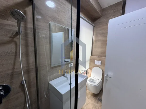 Tirane, jap me qera apartament 2+1+Aneks+Ballkon Kati 8, 115 m² 1.400 € (Apartament 2+1 me qira tek, Tirana Garden Building Rruga e Kavajes)