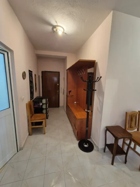 Tirane, jepet me qera apartament 2+1 Kati 2, 105 m² 600 € (KOMUNA E PARISIT)
