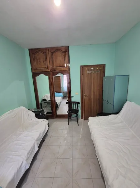 Tirane, jepet me qera apartament 2+1 Kati 2, 105 m² 600 € (KOMUNA E PARISIT)
