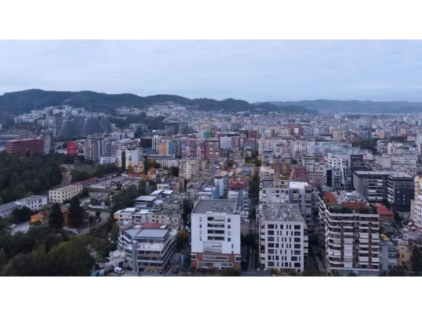 Tirane, shitet apartament 1+1, Kati 2, 76 m² (Pazari i Ri) Prane Zyres se Punes, Kontaktoni per Cmimin