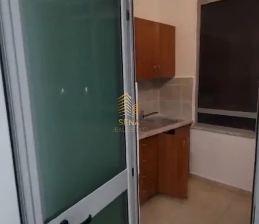 Tirane, jepet me qera ambjent biznesi Kati 2, 80 m² 900 € (Myslym Shyri)