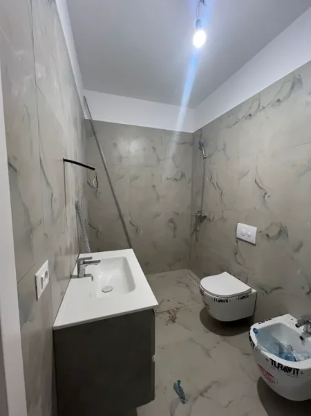 Tirane, jepet me qera zyre , 100 m² 650 € (Rr. Dritan Hoxha)