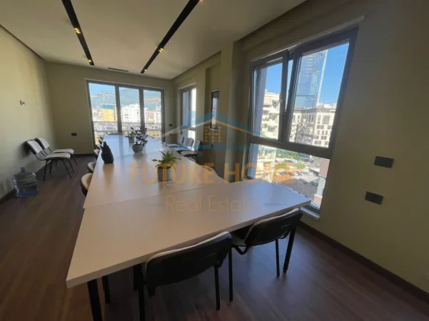 Tirane, jepet me qera zyre Kati 7, 121 m² 1.800 € (Sheshi Mimoza)