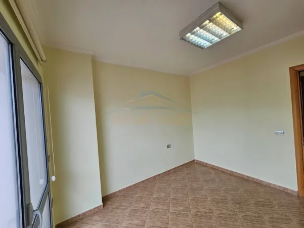 Tirane, jepet me qera aktivitet biznesi Kati 6, 110 m² 700 € (Zogu Zi)