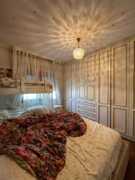 Tirane, jepet me qera apartament 1+1 Kati 5, 84 m² 700 € (Komuna e parisit)