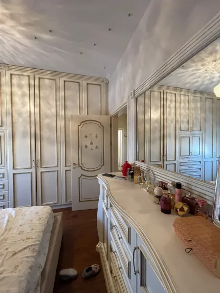 Tirane, jepet me qera apartament 1+1 Kati 5, 84 m² 700 € (Komuna e parisit)