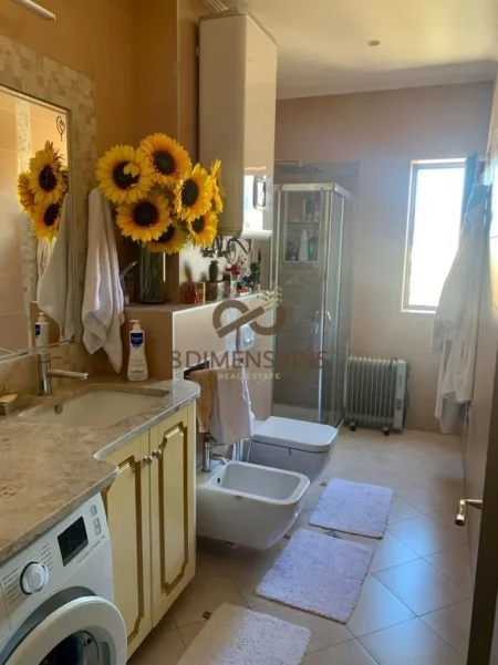Tirane, jepet me qera apartament 1+1 Kati 9, 76 m² 700 € (komuna e parisit)