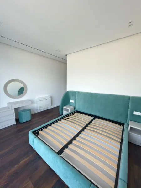 Tirane, jepet me qera Vile 3 Katshe Kati 3, 425 m² 4.500 € (Liqeni i Thate)