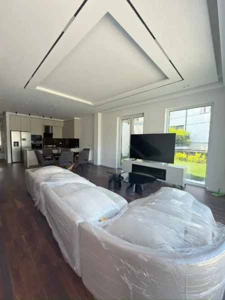Tirane, jepet me qera Vile 3 Katshe Kati 3, 425 m² 4.500 € (Liqeni i Thate)