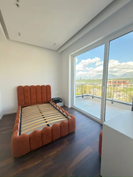 Tirane, jepet me qera Vile 3 Katshe Kati 3, 425 m² 4.500 € (Liqeni i Thate)