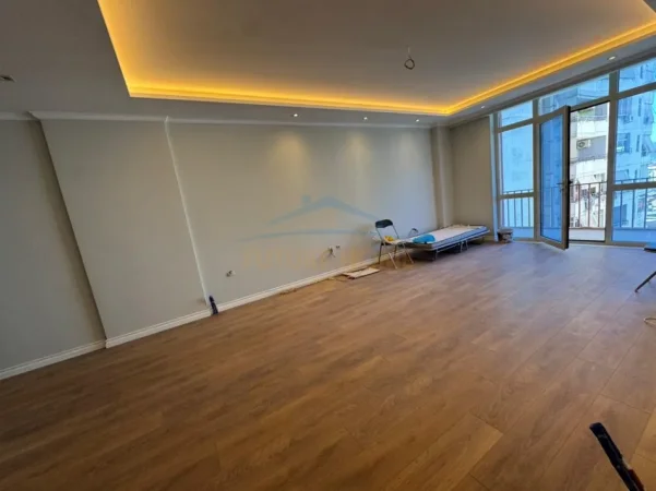 Elbasan, shitet apartament 2+1+2 Kati 7, 102 m² 145.000 € (ELBASAN , Prane Sheshit)