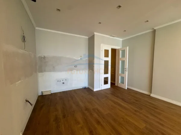 Elbasan, shitet apartament 2+1+2 Kati 7, 102 m² 145.000 € (ELBASAN , Prane Sheshit)