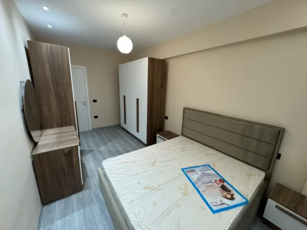 Tirane, jepet me qera apartament 1+1 Kati 2, 450 € (5 maji)