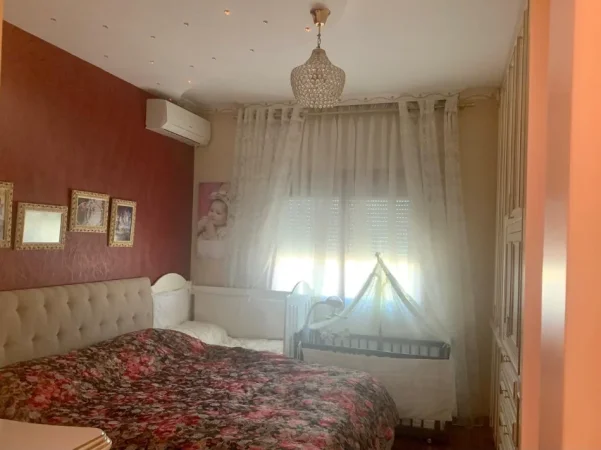 Tirane, jepet me qera apartament 1+1 Kati 9, 700 € (Komuna e Parisit)