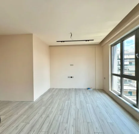 Tirane, jepet me qera zyre Kati 1, 250 m² 4.000 € (KOMUNA E PARISIT)