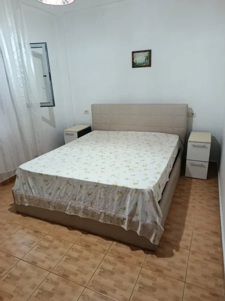 Jepet me qera apartament 1+1 tek Shkolla Mrekullia, Kodra e Priftit