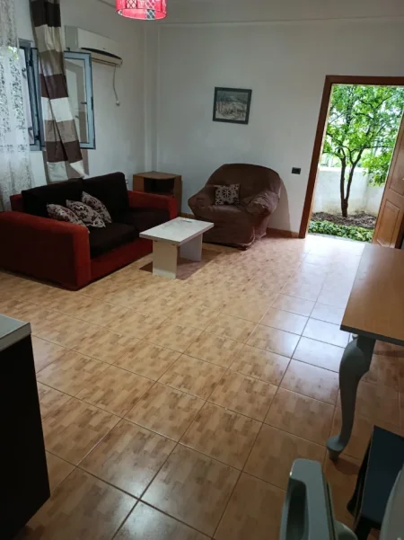 Jepet me qera apartament 1+1 tek Shkolla Mrekullia, Kodra e Priftit