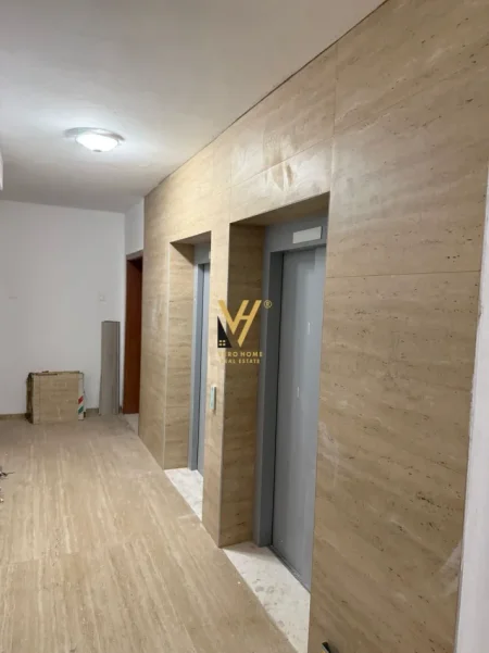 Tirane, jepet me qera zyre Kati 5, 75 m² 600 € (LAPRAKE)