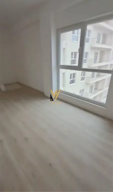 Tirane, jepet me qera zyre Kati 5, 75 m² 600 € (LAPRAKE)