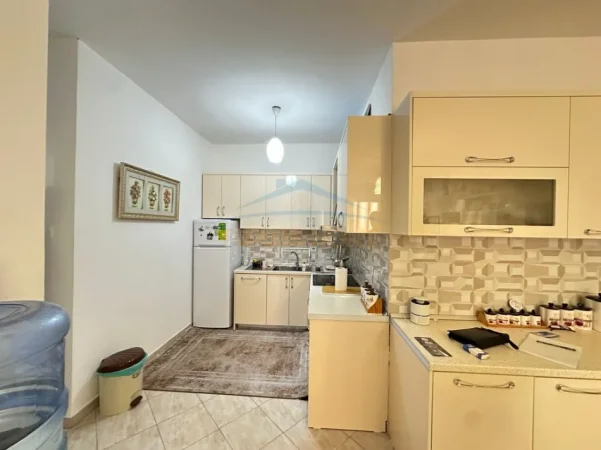 Tirane, shitet apartament 2+1 Kati 3, 98 m² 147.000 € (FRESK)