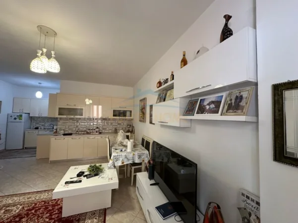 Tirane, shitet apartament 2+1 Kati 3, 98 m² 147.000 € (FRESK)