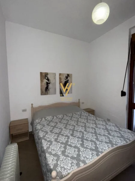 Tirane, jepet me qera apartament 1+1+Ballkon Kati 3, 40 m² 600 € (PALLATET AGIMI)