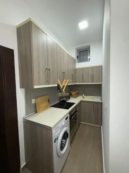 Tirane, jepet me qera apartament 1+1+Ballkon Kati 3, 40 m² 600 € (PALLATET AGIMI)