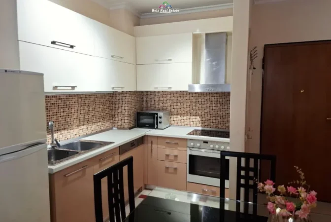 Tirane, jepet me qera apartament 1+1 Kati 2, 90 m² 630 € (Rruga Shyqyri Brari)