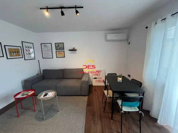 Vlore, shitet apartament 2+1+Ballkon Kati 5, 75 m² 80.000 € (Rr 7 Nëntori)