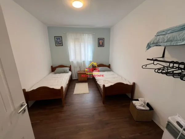 Vlore, shitet apartament 2+1+Ballkon Kati 5, 75 m² 80.000 € (Rr 7 Nëntori)