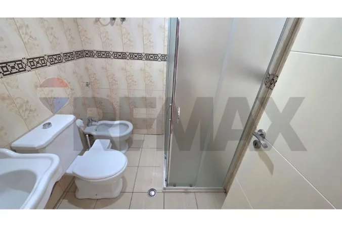 Vlore, jepet me qera apartament 1+1 Kati 2, 60 m² 350 € (Rruga Pelivan Leskaj, Vlorë)