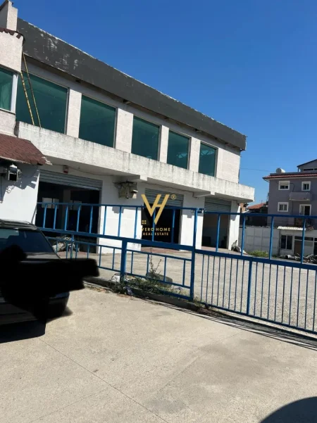 Tirane, jepet me qera ambjent biznesi Kati 0, 1.500 m² 2.500 € (VORE)