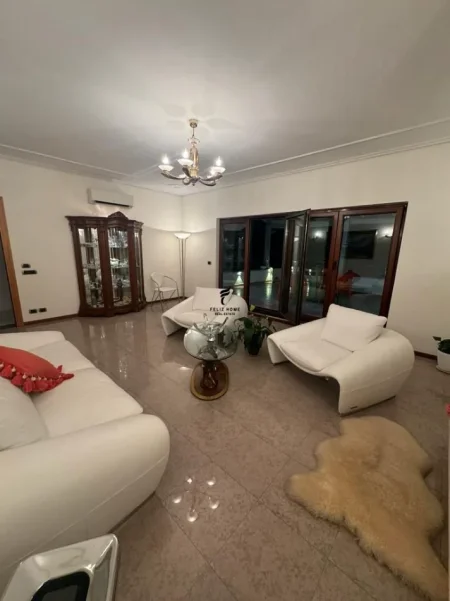 Tirane, jepet me qera apartament 3+1 Kati 5, 202 m² 1.300 € (RRUGA E ELBASANIT)