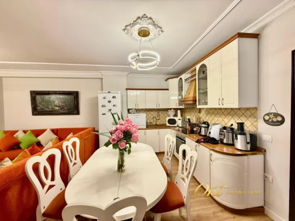 Tirane, jepet me qera apartament 2+1 Kati 2, 100 m² 1.000 € (PERBALL PASTICERI NEFELI)