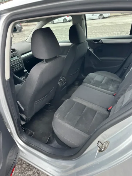 Tirane, shes makine *Shitet Golf 6 1.6 Nafte viti 2011. Nafte, gri metalizato manuale Klima 170.000 km 4.900 €