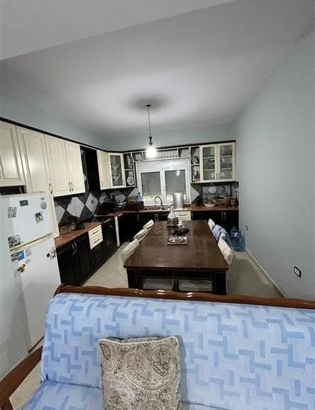 Tirane, jepet me qera Vile Kati 2, 150 m² 500 € (Rruga Lagjia e Re)