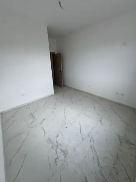 Tirane, jepet me qera apartament 2+1 Kati 4, 120 m² 500 € (Golden Hands 2)