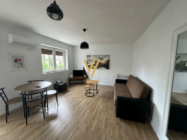 Tirane, jepet me qera apartament 1+1+Ballkon Kati 2, 60 m² 640 € (RRUGICA E SALES)