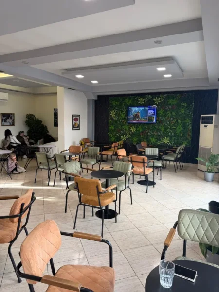 Tirane, jepet me qera ambjent biznesi Kati 0, 150 m² 120.000 LEKE (RRUGA DON BOSKO)