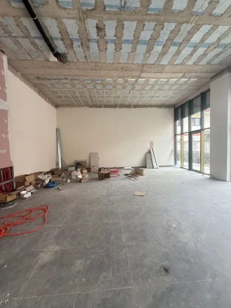 Tirane, jepet me qera ambjent biznesi Kati 0, 200 m² 1.200 € (Rruga 5 Maji)