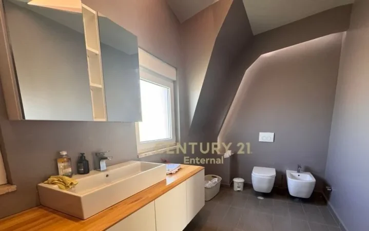 Tirane, jepet me qera Vile 4+1 Kati 3, 286 m² 3.000 € (TEG)