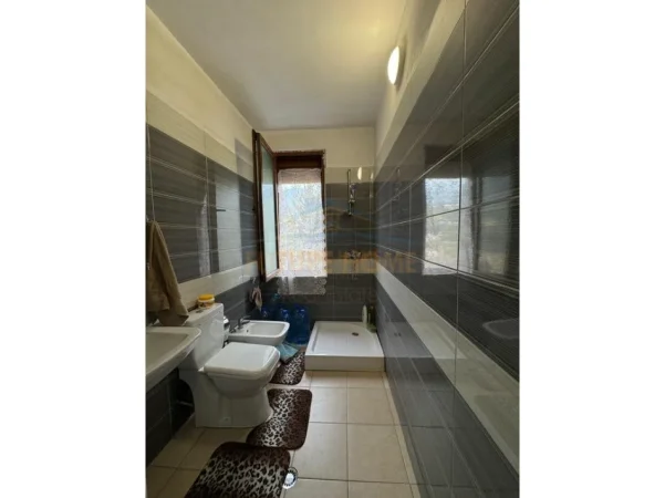 Tirane, shitet apartament 2+1 Kati 3, 87 m² 132.000 € (FRESK)