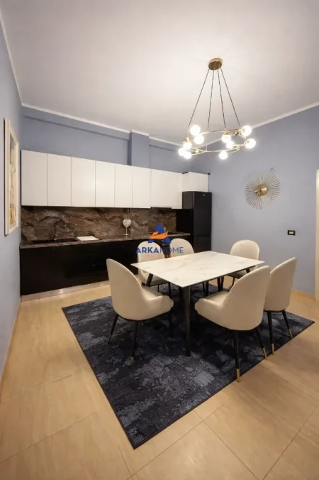 Tirane, jepet me qera apartament 1+1+Ballkon Kati 1, 55 m² 450 € 