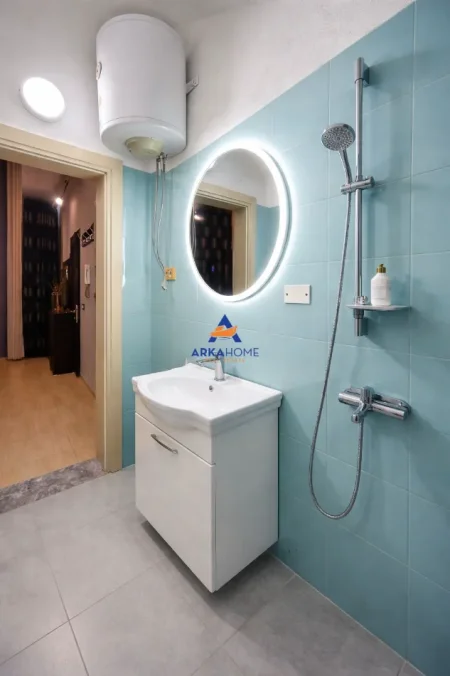 Tirane, jepet me qera apartament 1+1+Ballkon Kati 1, 55 m² 450 € 