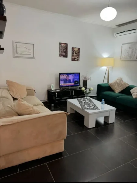 Tirane, jepet me qera apartament 2+1 Kati 5, 75 m² 600 € (Rruga Bardhyl)