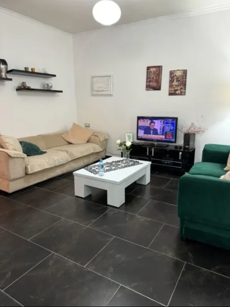 Tirane, jepet me qera apartament 2+1 Kati 5, 75 m² 600 € (Rruga Bardhyl)