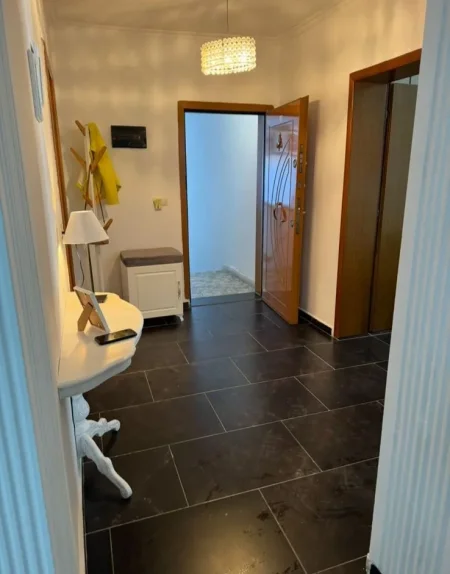 Tirane, jepet me qera apartament 2+1 Kati 5, 75 m² 600 € (Rruga Bardhyl)