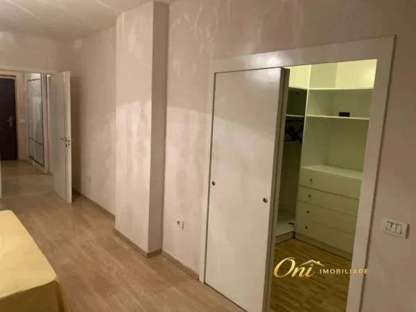 Tirane, jepet me qera apartament 2+1 Kati 2, 80 m² 650 € (DRITAN HOXHA)
