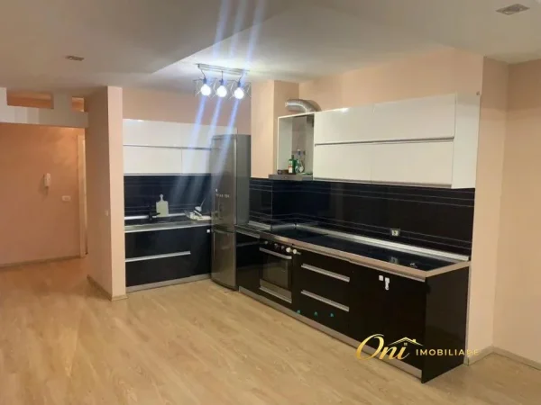Tirane, jepet me qera apartament 2+1 Kati 2, 80 m² 650 € (DRITAN HOXHA)